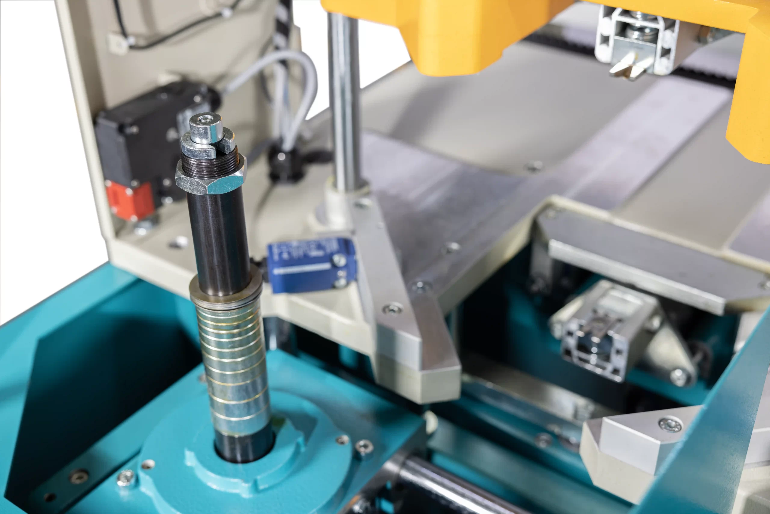 CA 601 — Полуавтоматический углозачистной станок для ПВХ профилей