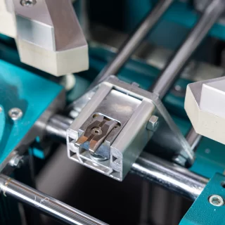 CA 601 — Полуавтоматический углозачистной станок для ПВХ профилей