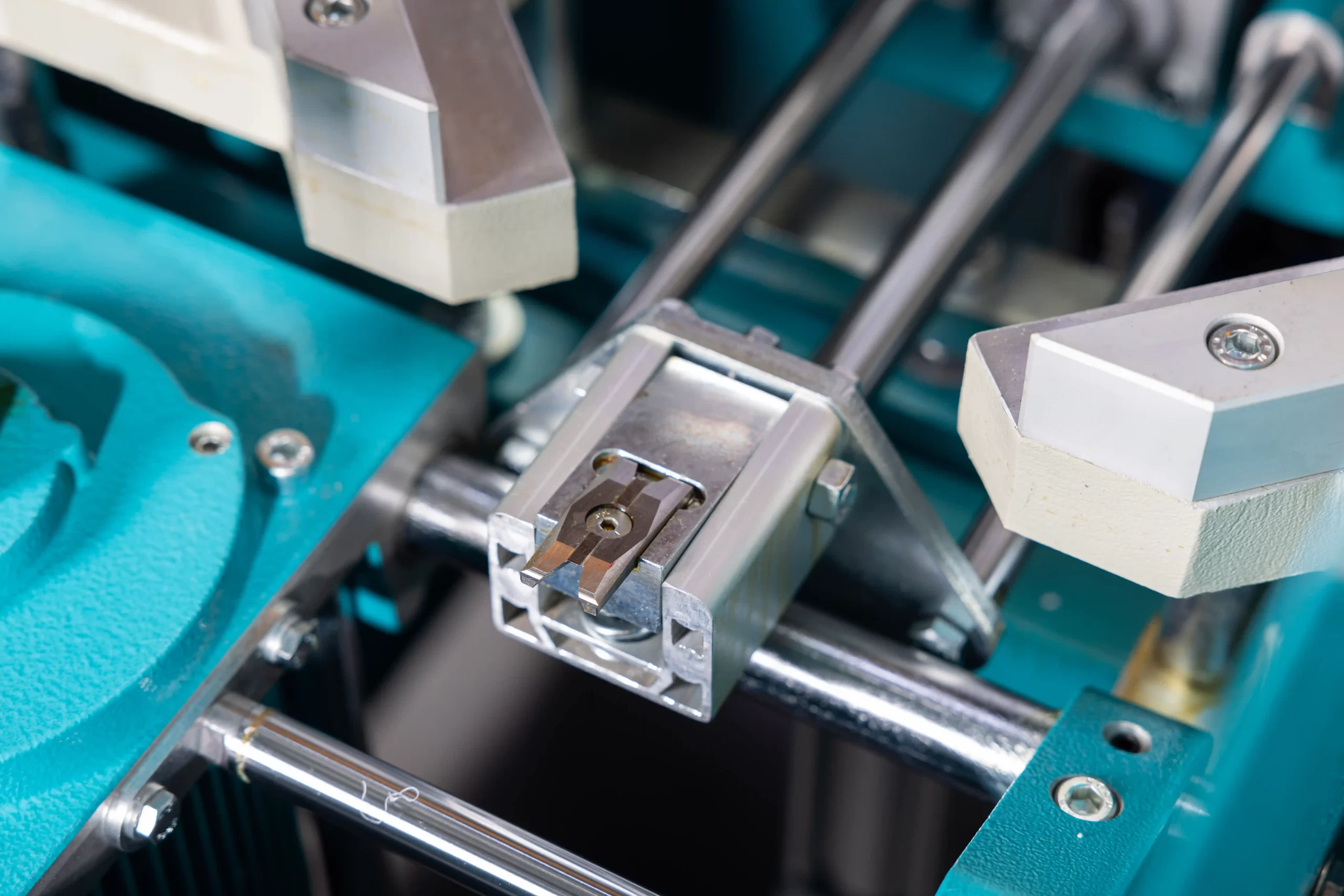 CA 601 — Полуавтоматический углозачистной станок для ПВХ профилей