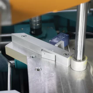 CA 601 — Полуавтоматический углозачистной станок для ПВХ профилей