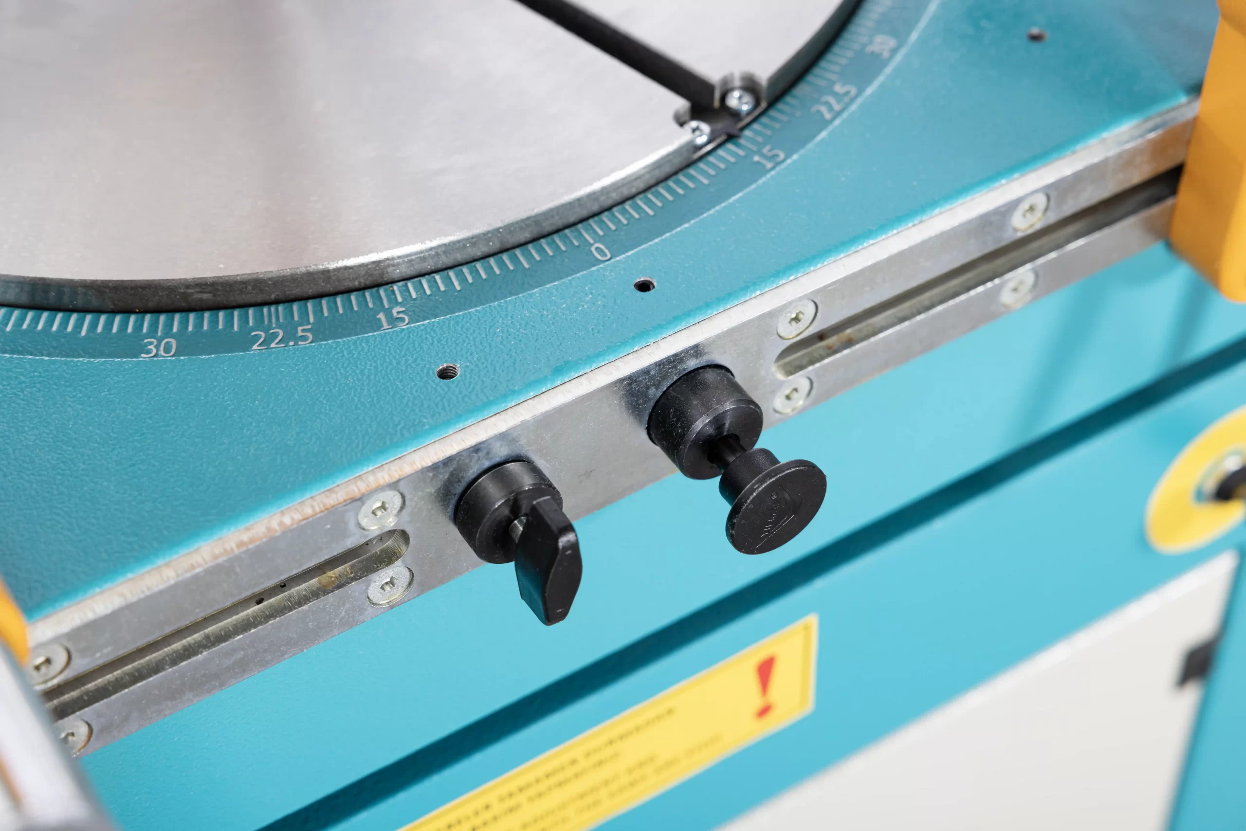 KD 400 PS – آلة المنشار الميتري