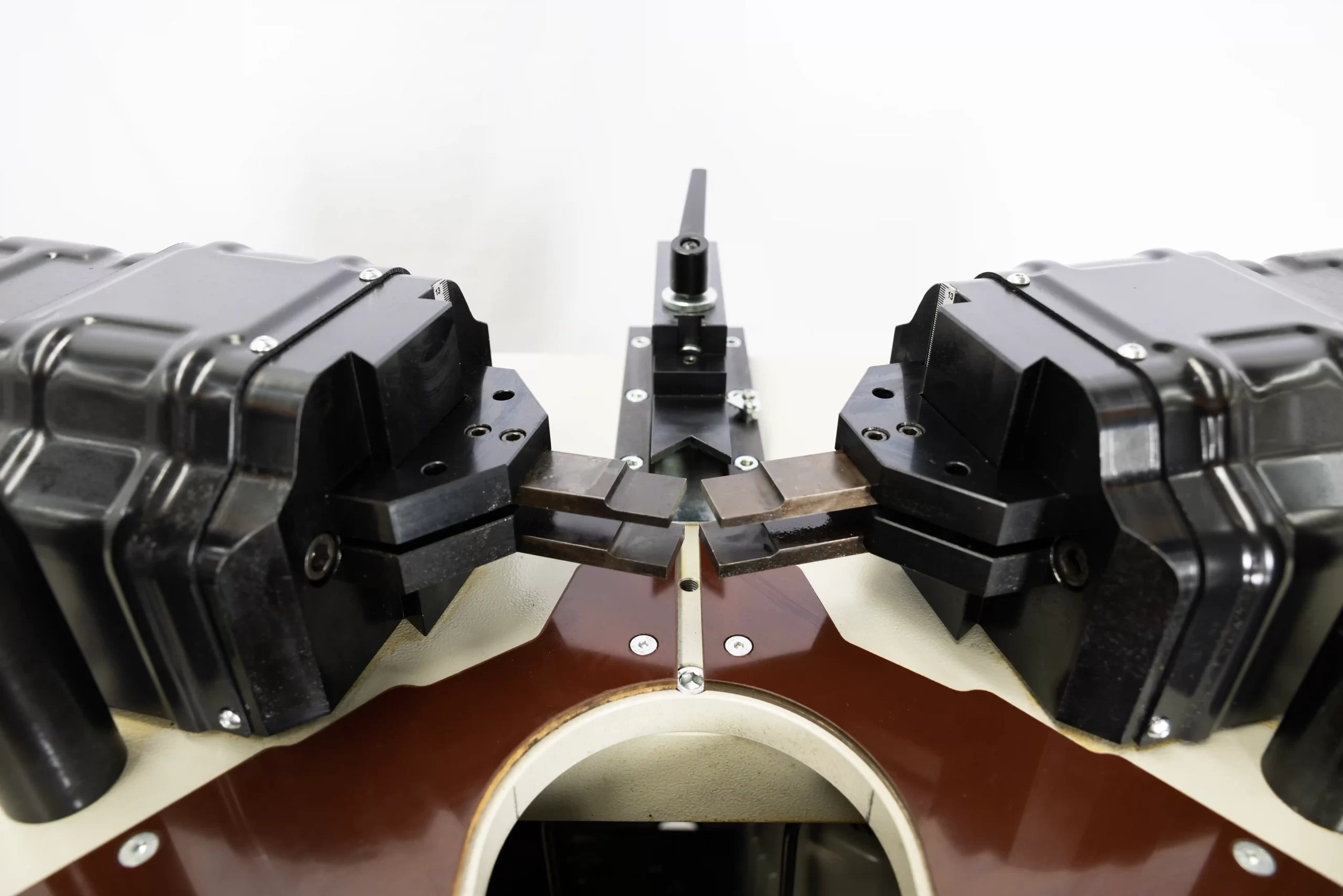 KP 180 – Prensa Hidráulica para Unir Esquinas de Aluminio