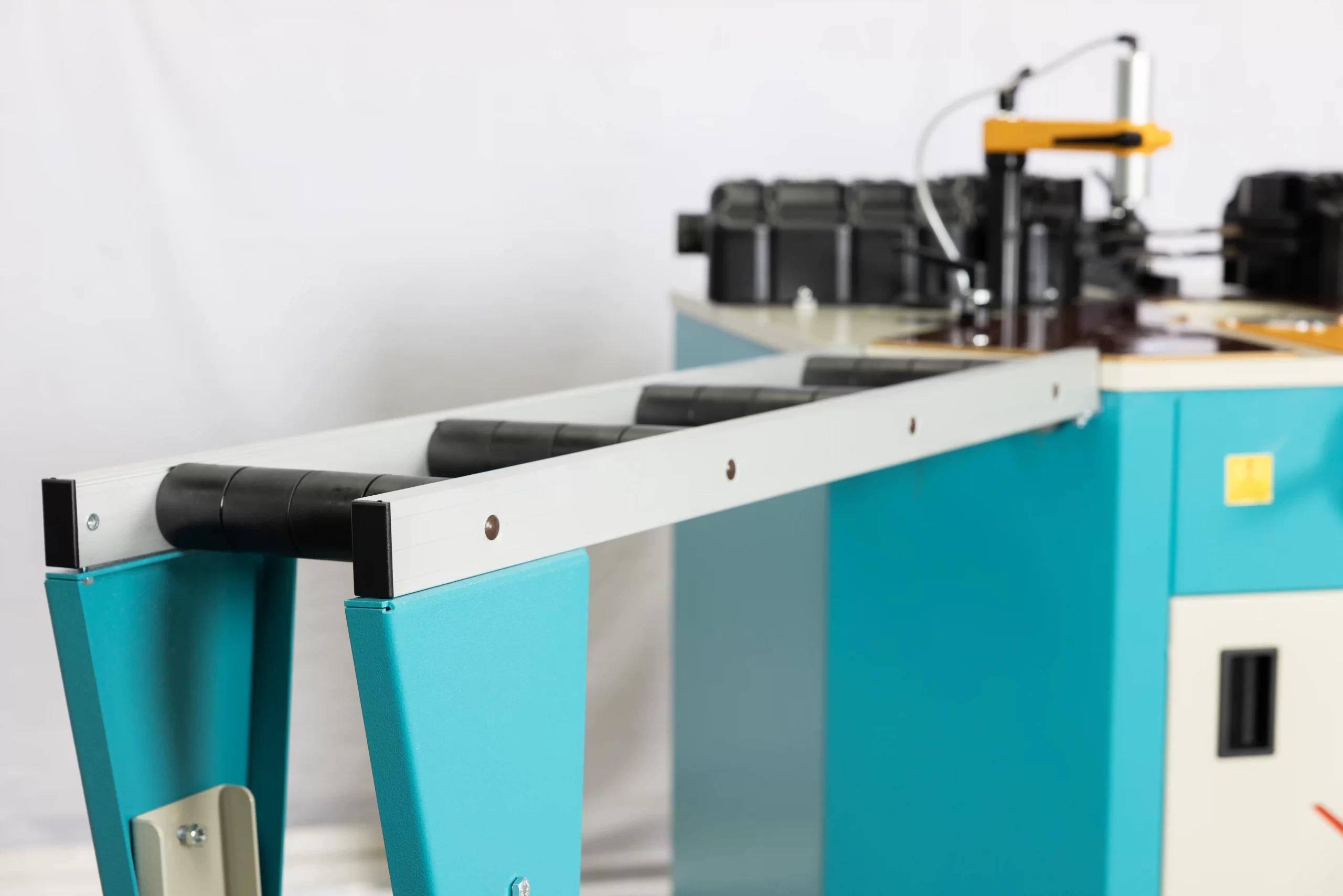 KP 180 – Prensa Hidráulica para Unir Esquinas de Aluminio